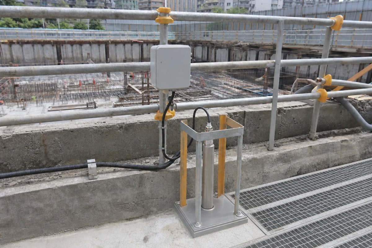 基坑安全護欄內配置水位探測點的工地應用情境